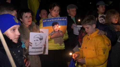 В Северодонецке жители Луганщины провели флешмоб в поддержку Надежды Савченко (фото)