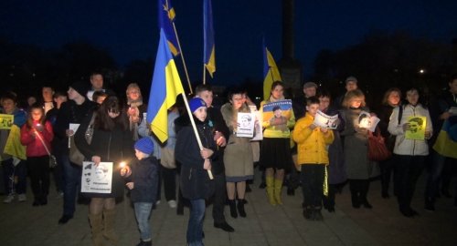 В Северодонецке жители Луганщины провели флешмоб в поддержку Надежды Савченко (фото)