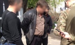 В Харькове полиция задержала на взятке 80 тыс грн военного комиссара
