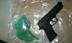 В Одессе милиционеры продали конфискованные пистолеты