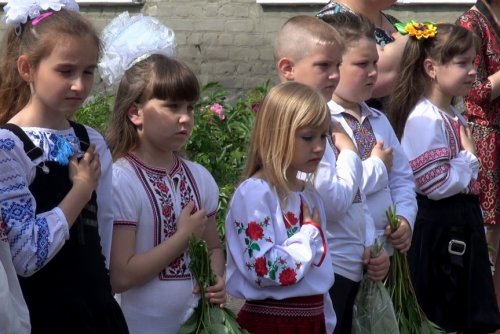 В Новотошковском УВК №10 отметили праздник последнего звонка (фото)