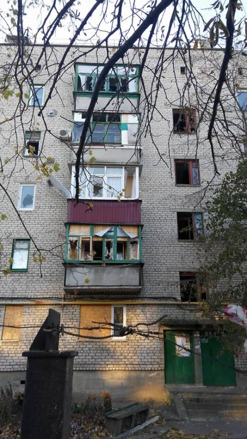 Под вражеский артобстрел в Попасной попали жилые дома на трех улицах (Фото)