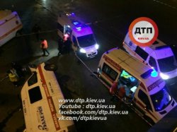 В Киеве в ДТП с участием скорой помощи погиб мужчина