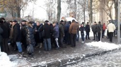В центре Киева протестуют около 2 тысяч людей
