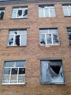 Боевики обстреляли школу в Марьинке