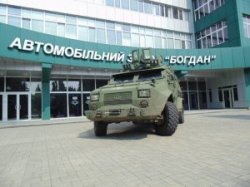 Украинским военным передали на испытания броневик "Барс-8"