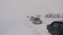 Луганскую область завалило снегом. Полицейские просят водителей не рисковать (фото)