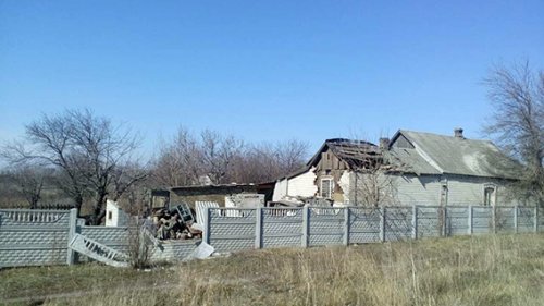 В Марьинке и Красногоровке от обстрела повреждены 10 домов