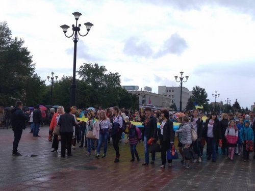Лисичанск отметил День вышиванки флешмобом и концертом