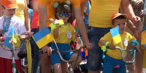 В Попасной провели парад детских колясок и велосипедов «Майбутня Україна»