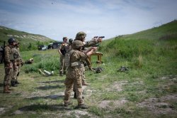 Украинские силовики соревновались в стрельбе на Луганщине 