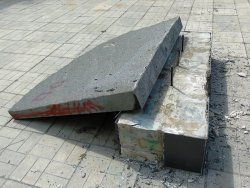 В Попасной разрушили памятник "Воинам АТО" (фото)