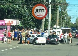 В Киеве машина протаранила толпу людей 