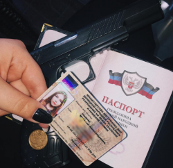Российская спортсменка Наумова получила «наградное оружие» от «ДНР»