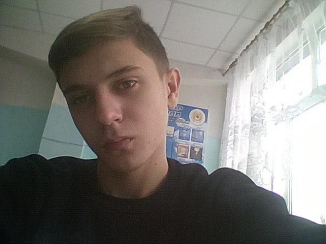В оккупированном Луганске за украинский флаг задержали 16-летнего молодого человека