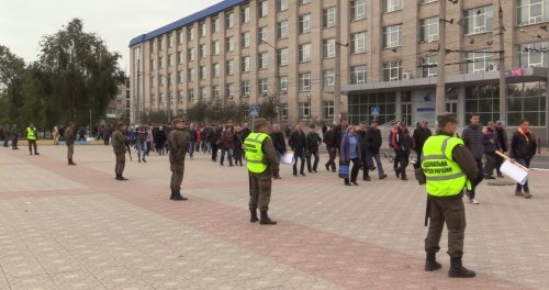 Акция протеста работников промышленности Луганской области