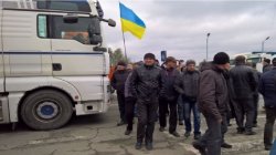 Нововолынские шахтеры перекрыли трассу Киев-Варшава