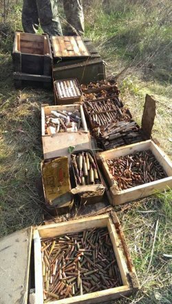 На Луганщине полицейские нашли тайник с боеприпасами 