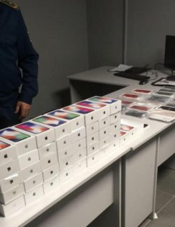 В аэропорту Одессы пограничники обнаружили 43 iPhone X