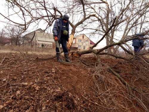 Пиротехники выявили 35 элементов РСЗО "Град" в поселке Новолуганское