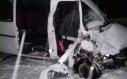 В Сумской области пассажирский автобус столкнулся со снегоуборочным трактором
