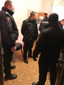В Киеве задержали банду полицейских, «крышевавших» воров на ж/д вокзале