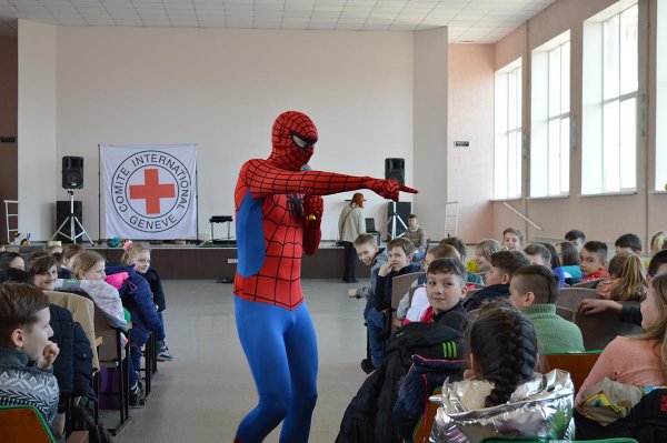 Детям в Северодонецке рассказали о минной опасности в игровой форме