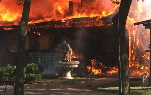 Жуткий пожар в Одессе: горит кафе 