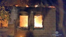 В Марьинке в результате попадания снаряда сгорел дом 