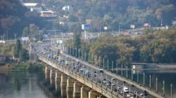 В Киеве ограничат движение по мосту Патона 