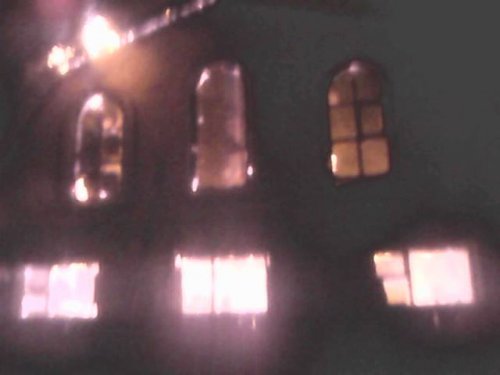 В прифронтовом Крымском ночью сгорел жилой дом: люди остались без всего имущества и одежды (фото)