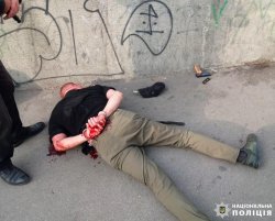 В Киеве мужчина устроил стрельбу в троллейбусе 