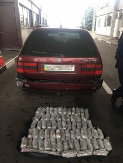 Луганчанин пытался вывезти в РФ 21 килограмм наркотиков 