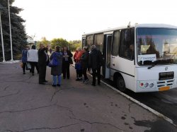 Для жителей прифронтового Крымского запустили социальный автобус 
