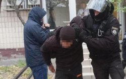 В Киеве полиция задержала 40 человек с дубинками и пиротехникой