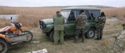 Пограничники задержали рыбаков-браконьеров неподалеку границы с РФ