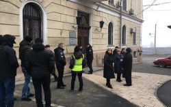 В Одессе неизвестные захватили здание медуниверситета