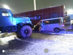 На Львовщине столкнулись грузовик и микроавтобус, 7 пострадавших