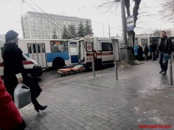 Трое человек пострадали в результате взрыва в троллейбусе в центре Винницы