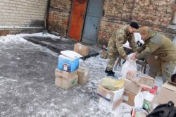 Волонтеры из Винницкой области доставили подарки бойцам ВСУ на Донбассе