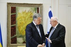 Порошенко попросил Израиль помочь с освобождением украинских моряков