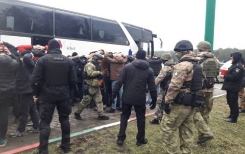 Под Одессой задержали автобусы с вооруженными людьми