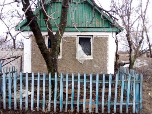 В Троицком боевики обстреляли жилые дома. Есть раненые и контуженные среди мирных жителей