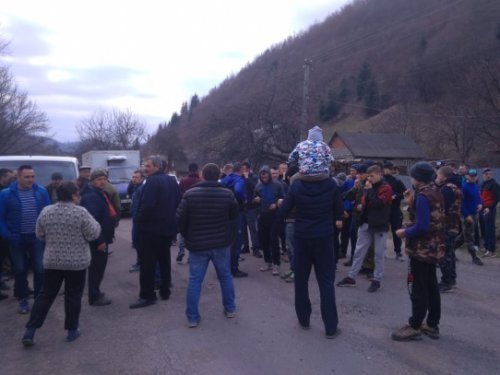 Жители Закарпатья протестуют против «стены» на границе