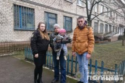 В Станично-Луганском районе полицейские изъяли из семьи ребенка, которого бросила мать 