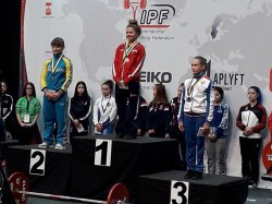 Попаснянка Кристина Леоненко установила рекорд Украины в пауэрлифтинге