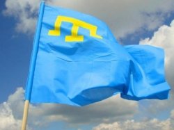 В Луцке крымские татары развернут самый большой флаг