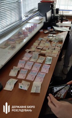 В Донецкой области полицейский 2 года безнаказанно берет взятки на блокпостах
