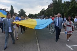 Города Луганской области празднуют День прапора Украины