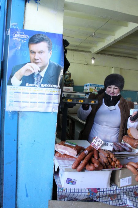 Команда Януковича ведет активную агитацию в центре Алчевска